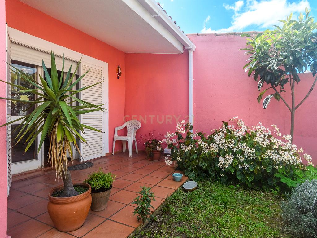 Moradia T2+1 em Quarteira - Loulé - Conforto e Localização Privilegiada - Image 6
