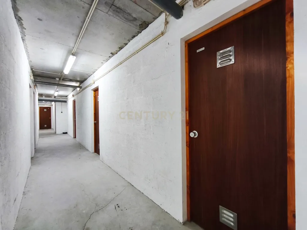 Apartamento T2 em Ponta Delgada com Garagem e Varanda - Image 24