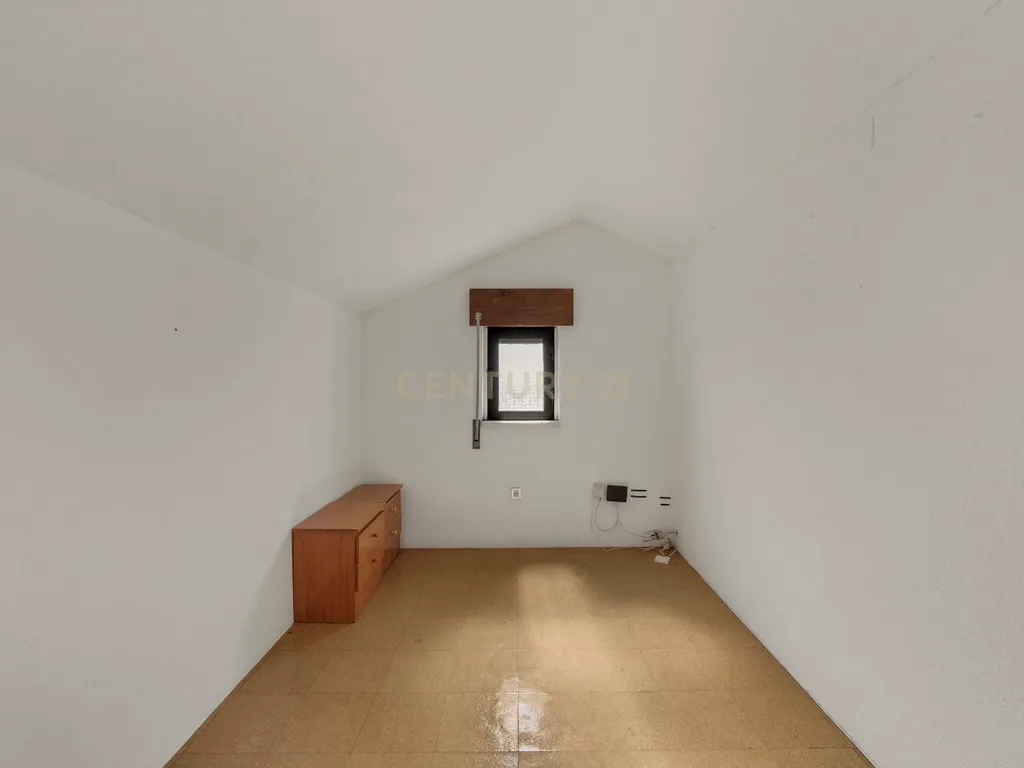 MORADIA T5 COM GARAGEM E PISCINA, 327 M² DE TERRENO PARA USUFRUIR - Image 53