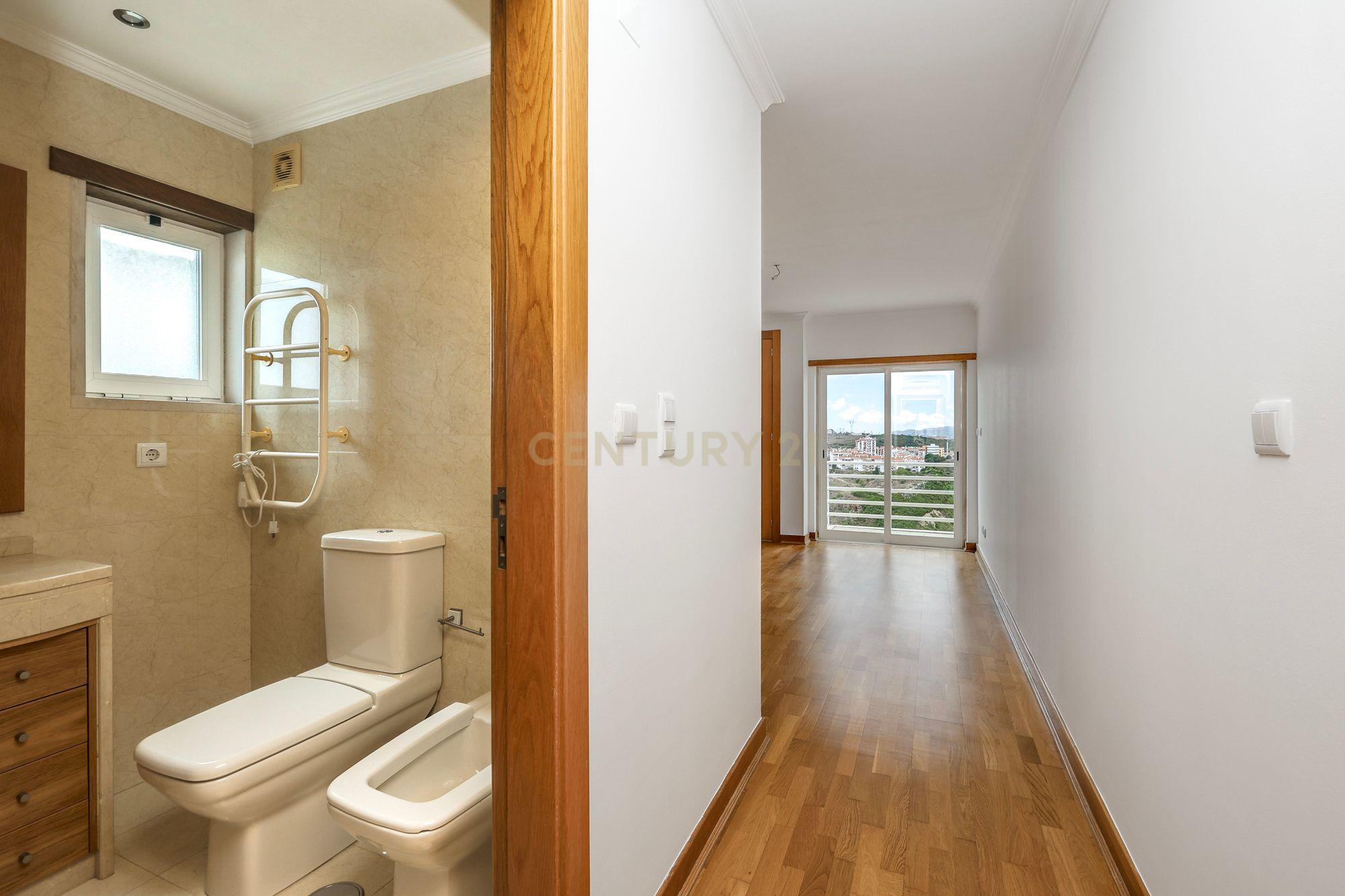 Apartamento T3 à venda em Mina de Água, Amadora — foto 29