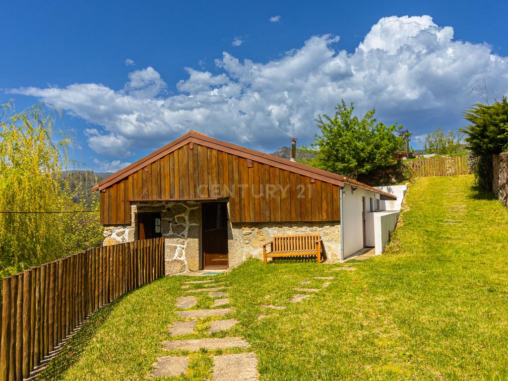 Um Refúgio no Gerês com 2 casas junto ao Rio  - Image 53
