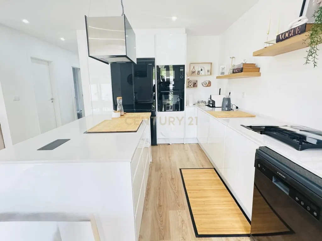 Moradia Geminada T4 em Caneças, Moderna e com excelentes acabamentos - Image 5