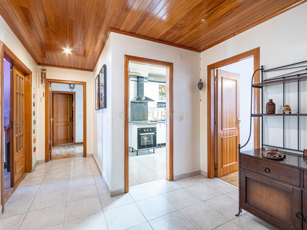 Exclusivo T4 Duplex na Urbanização da Cavaleira | 205 m² de Área Total | Parqueamento - Image 18