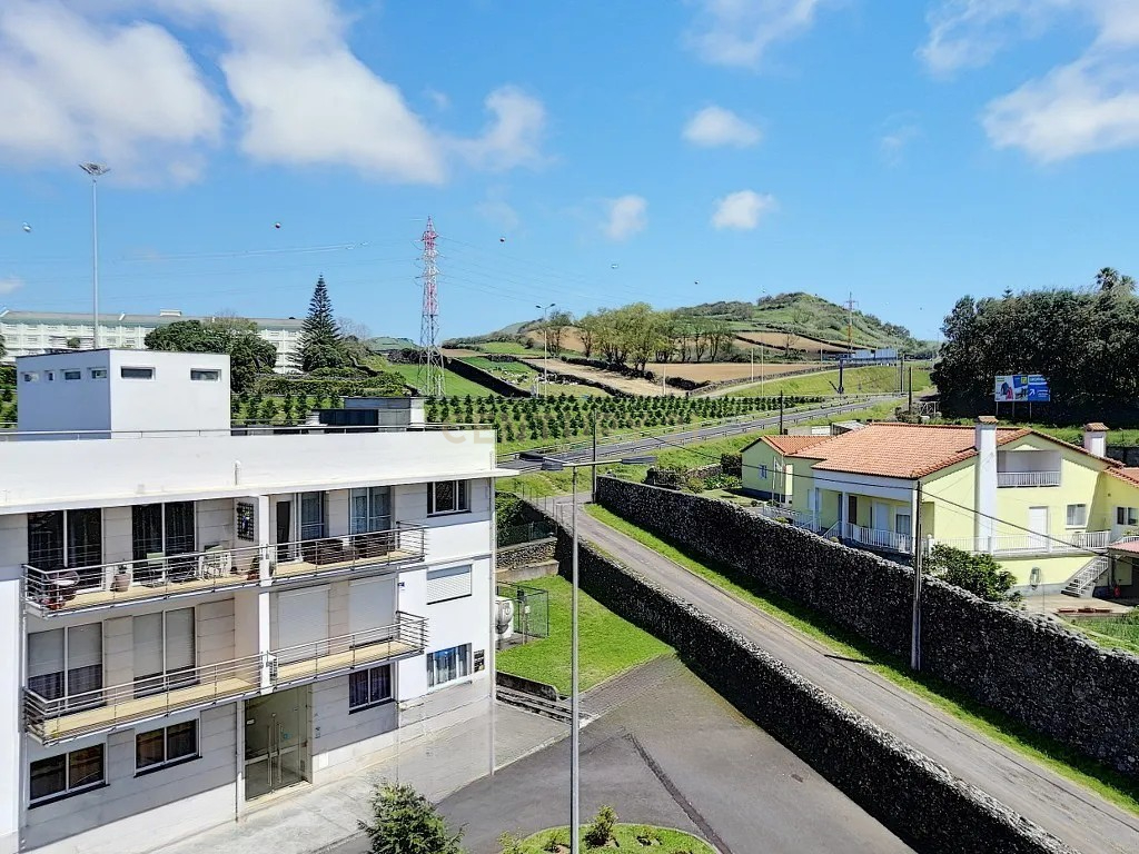 🏡 Apartamento T3 com Suíte e Ar Condicionado – Condomínio Privado Paim - Image 1