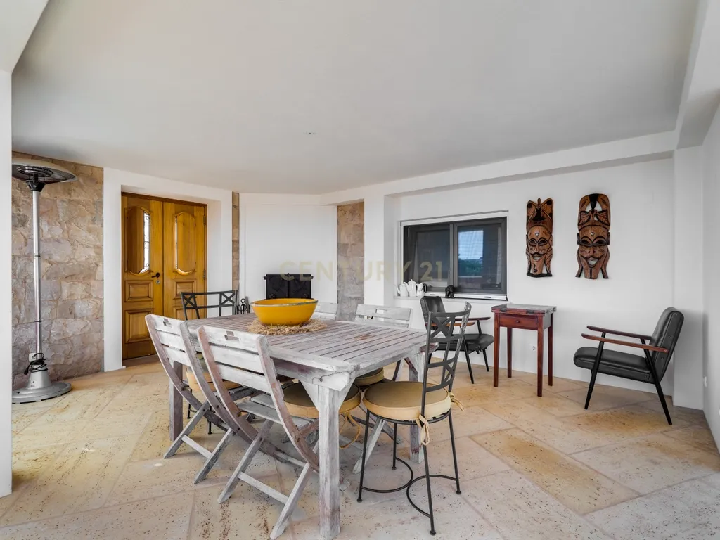 Propriedade com três habitações, piscina aquecida e sauna, num terreno de 10.000 m² - Image 18