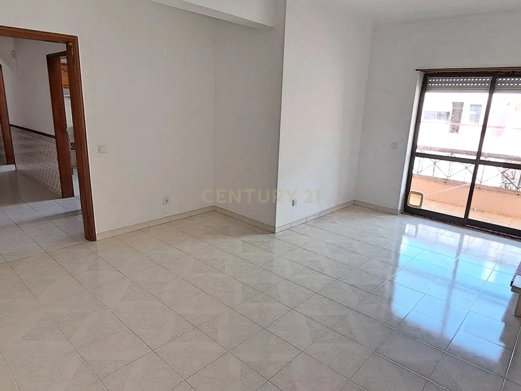 Apartamento T4 Duplex com 133m2 Montijo. - Image 2