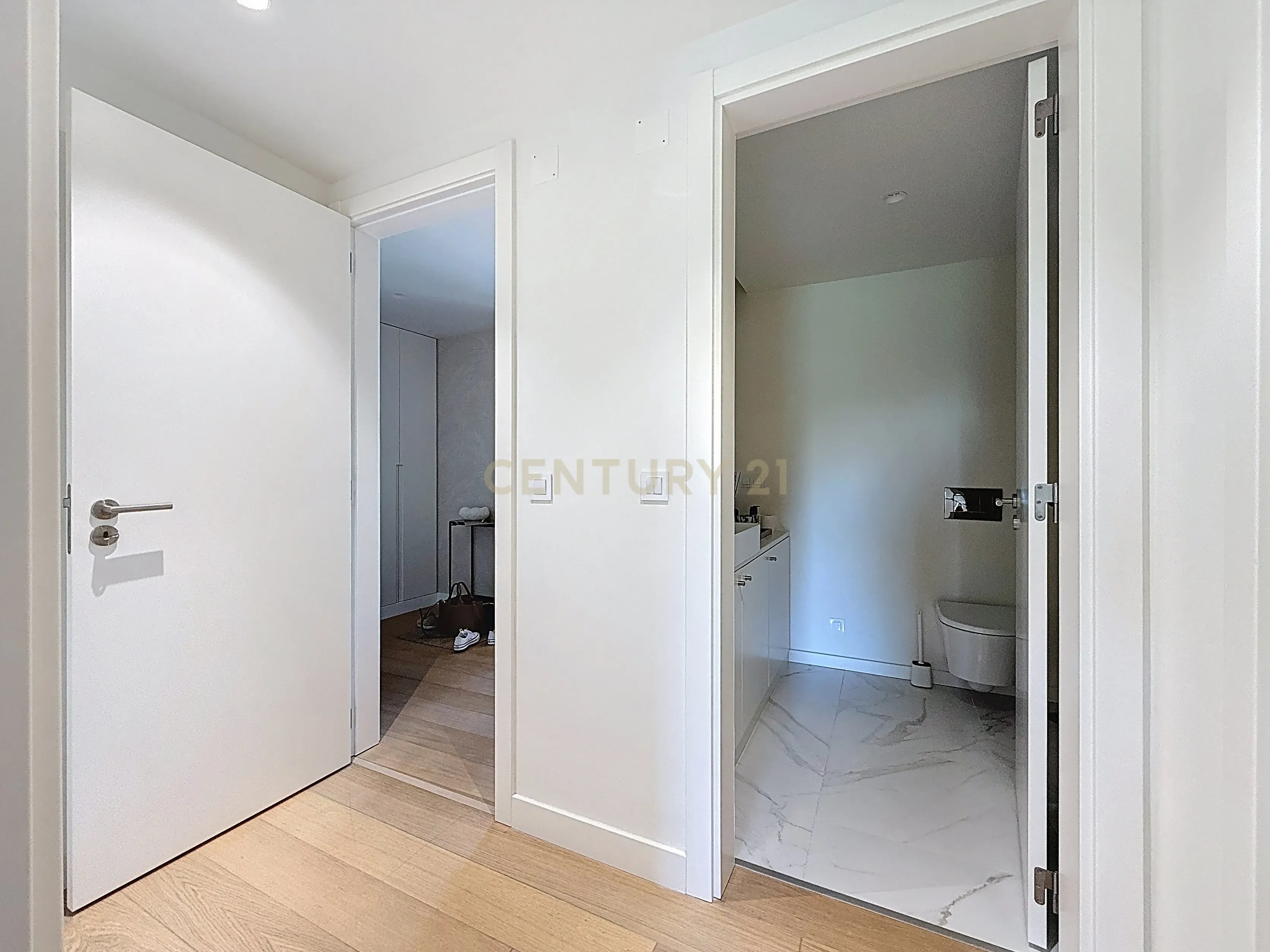 Apartamento T2 com Vista Rio, Semi-Novo, Empreendimento Seixal Baia / Vende-se com o mobiliário - Image 13