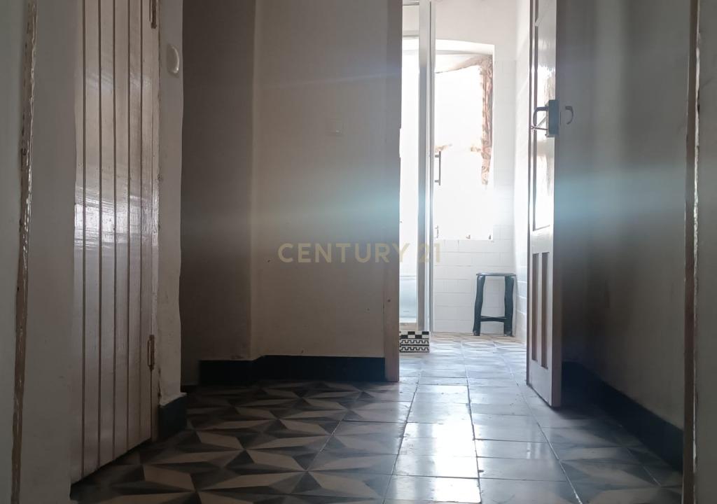 Prédio - no coração da vila raiana de Campo Maior! - Image 12