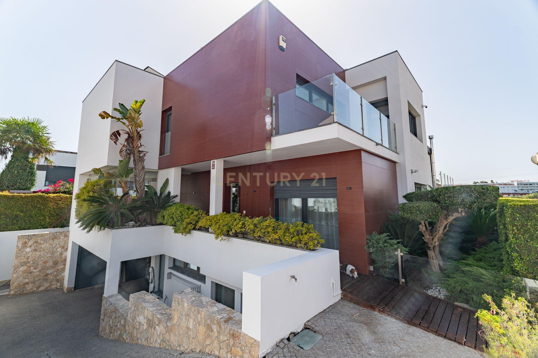 Moradia Geminada T4 em Carcavelos, Sassoeiros