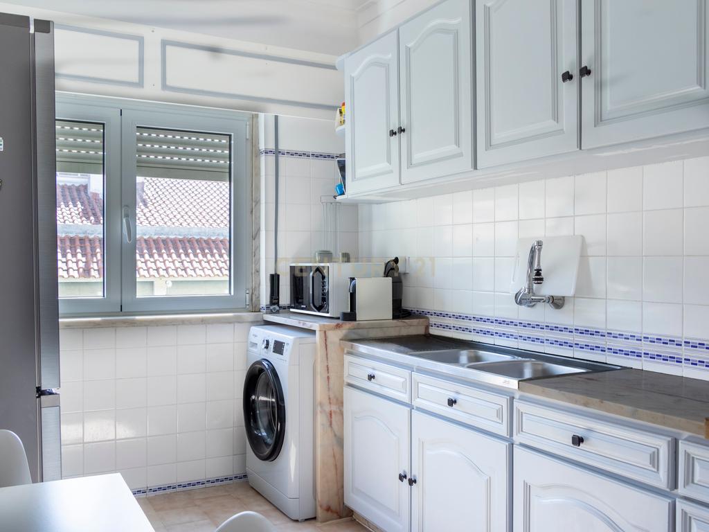 Apartamento T1 com Varanda em Agualva, Sintra - Image 17