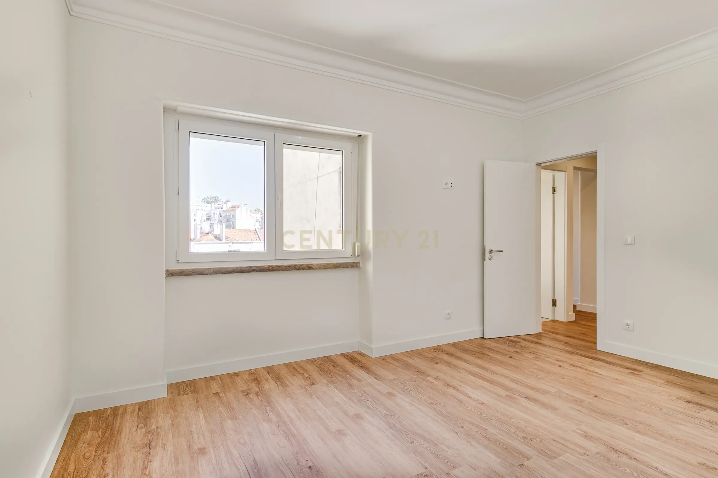 Apartamento T2 Remodelado em São Domingos de Benfica, Lisboa - Image 12