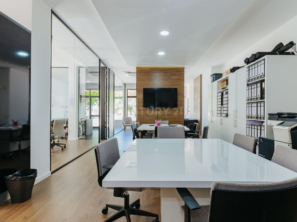 Loja com duas frentes em Sacavém, Loures - 120m² - Image 11
