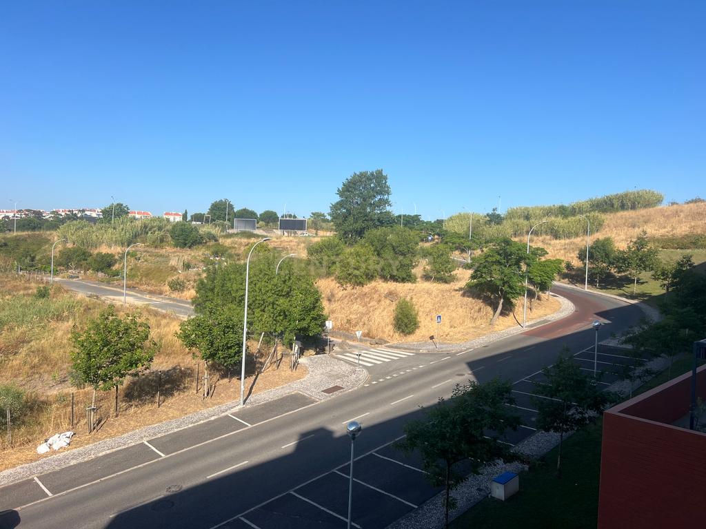 T2 com parqueamento e arrecadação -  Casas do Lago Serra de Carnaxide Amadora - Image 28