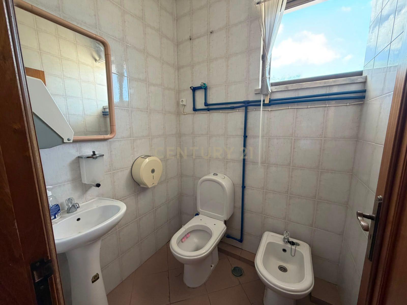 Fotografia 5 de Loja com 85m2 e duas casas de banho em Setúbal
