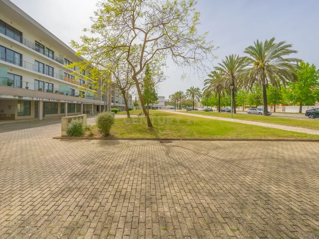 Apartamento T3 com Duas Varandas, Garagem Box e Lugar de estacionamento na Vila Serena, Pinhal Novo - Image 56