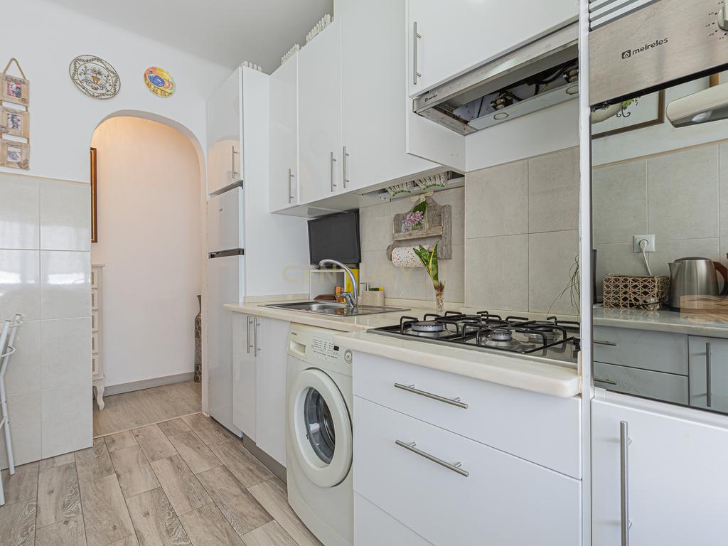 Apartamento T2 parcialmente renovado — Porto Salvo - Image 12
