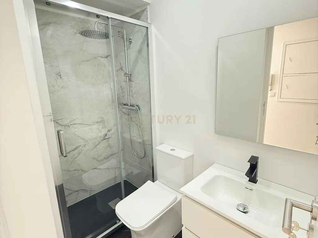 Apartamento T3 com Terraço/ Remodelação Total (Queluz) - Image 2