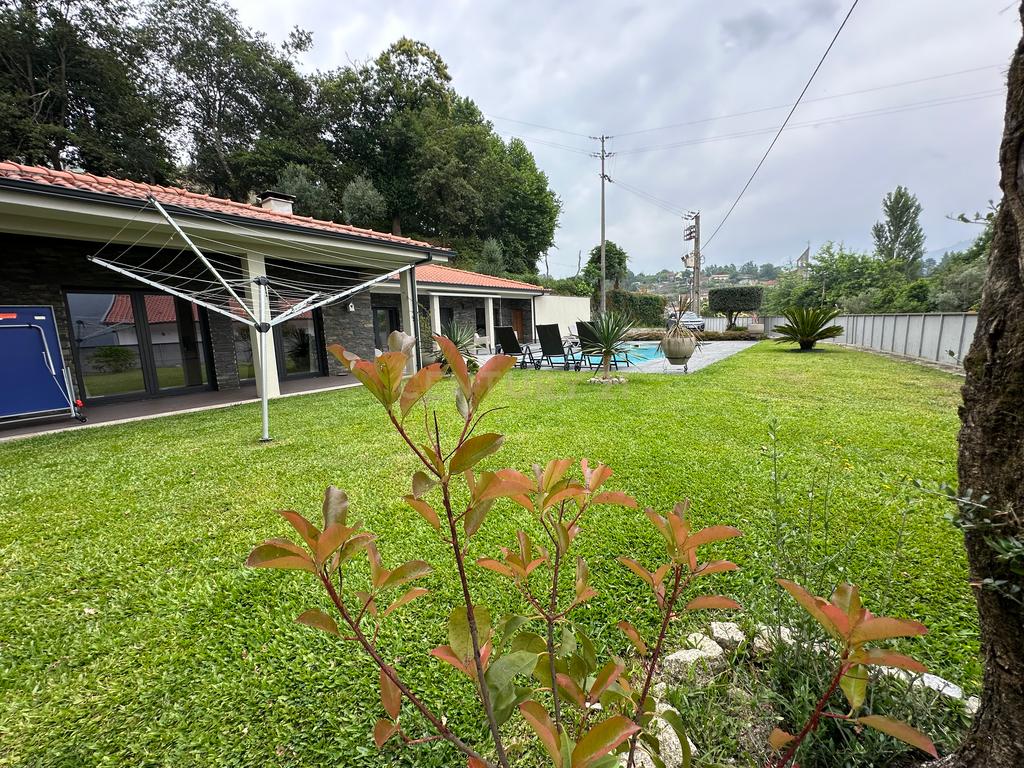  Moradia Térrea com Piscina | Braga - Gerês - Image 47