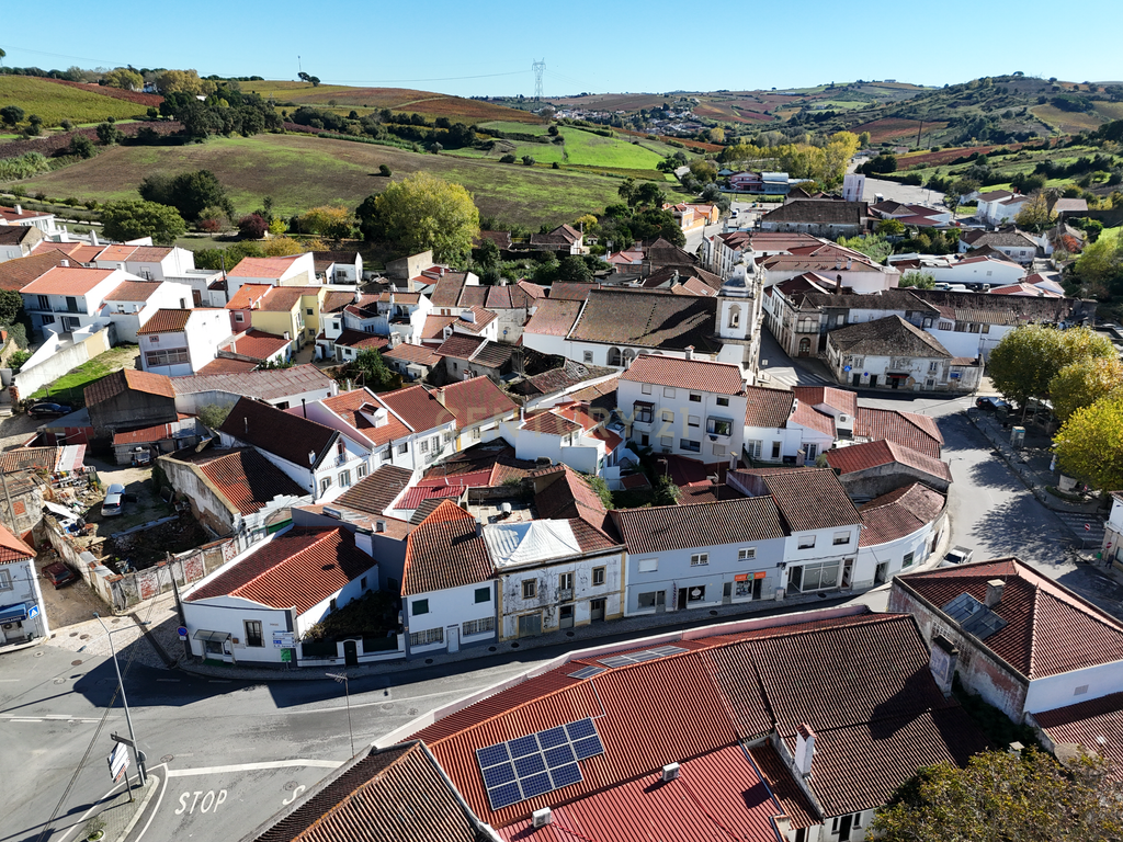 Imóvel comercial no centro da Merceana concelho de Alenquer, composto por dois pisos de 160 m² cada - Image 21