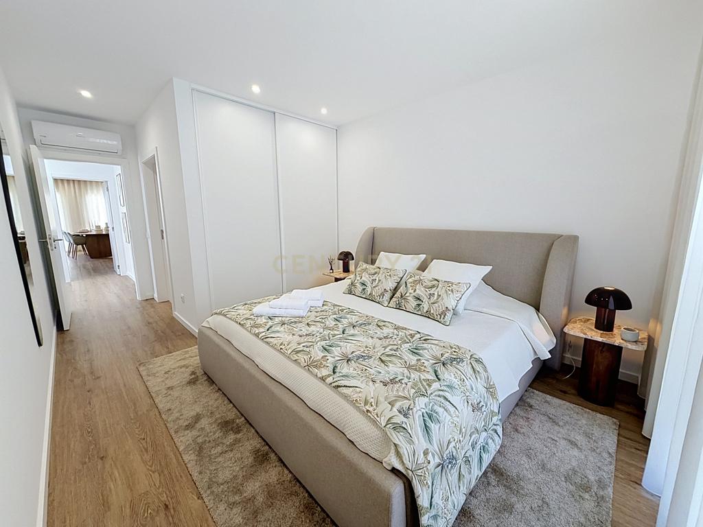 Apartamento Novo com Terraço e Piscina Privativa em Nazaré - Image 25