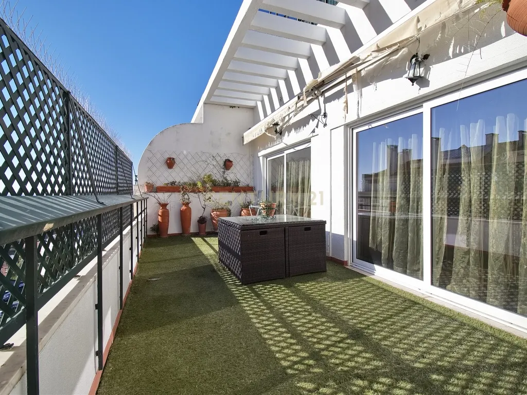 Apartamento T6 com Terraço e Vista 360º em Campolide - 314m² - Image 27