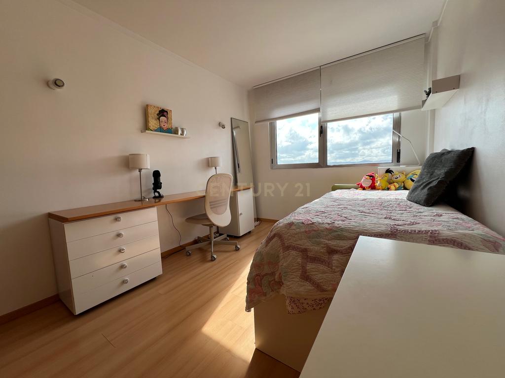 Apartamento T3 com vista desafogada e excelente luminosidade em Lumiar - Image 24
