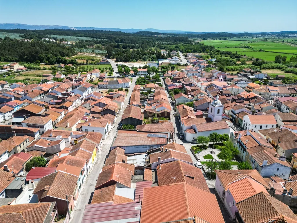 Investimento com Duplo Potencial: Comércio + Habitação em Soure - Image 28