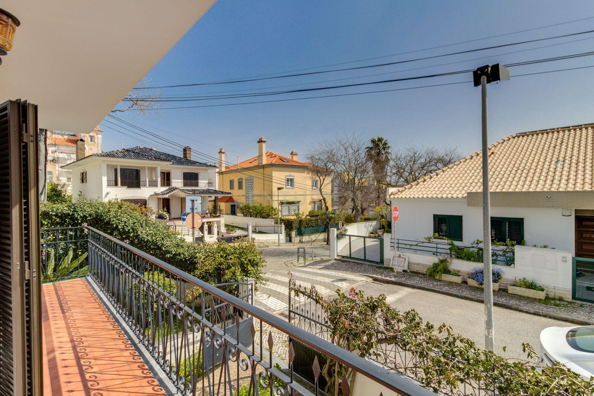 Moradia T4, Praia Santo Amaro de Oeiras e Estação de Comboios - Image 19