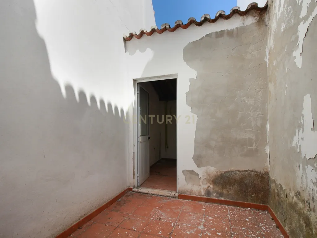 Apartamento e arrumos para venda em Borba - Image 13