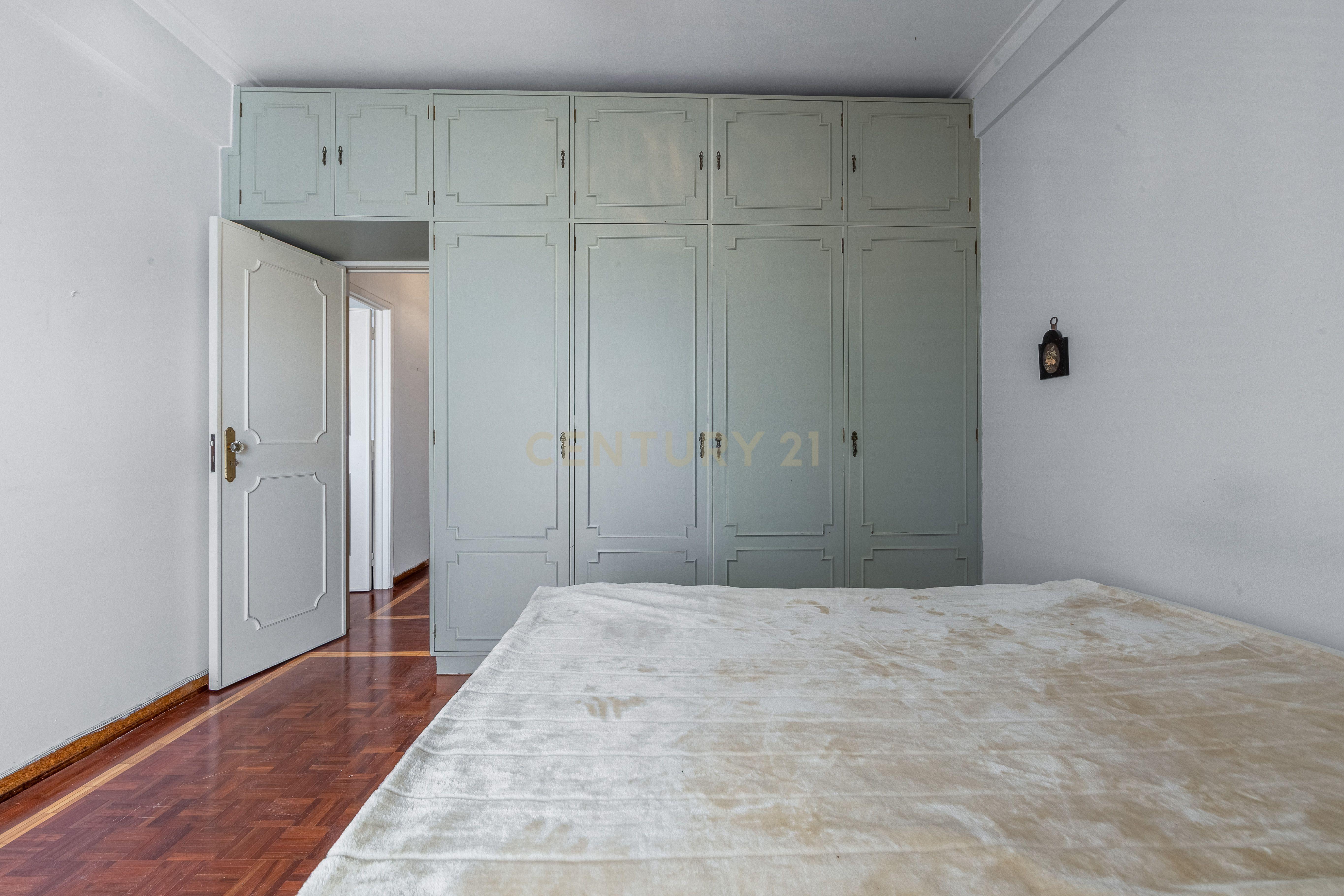 Fotografia 5 de Apartamento T3 em Benfica com excelente exposição solar e vista desafogada