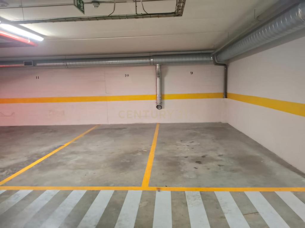 Imóvel T3 espaçoso nas Picoas, com 3 WC, 2 estacionamentos - Image 30