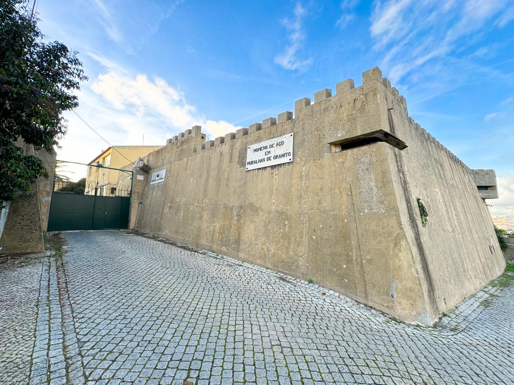 Apartamento 2 Assoalhadas com logradouro, zona histórica de Almada - Image 14