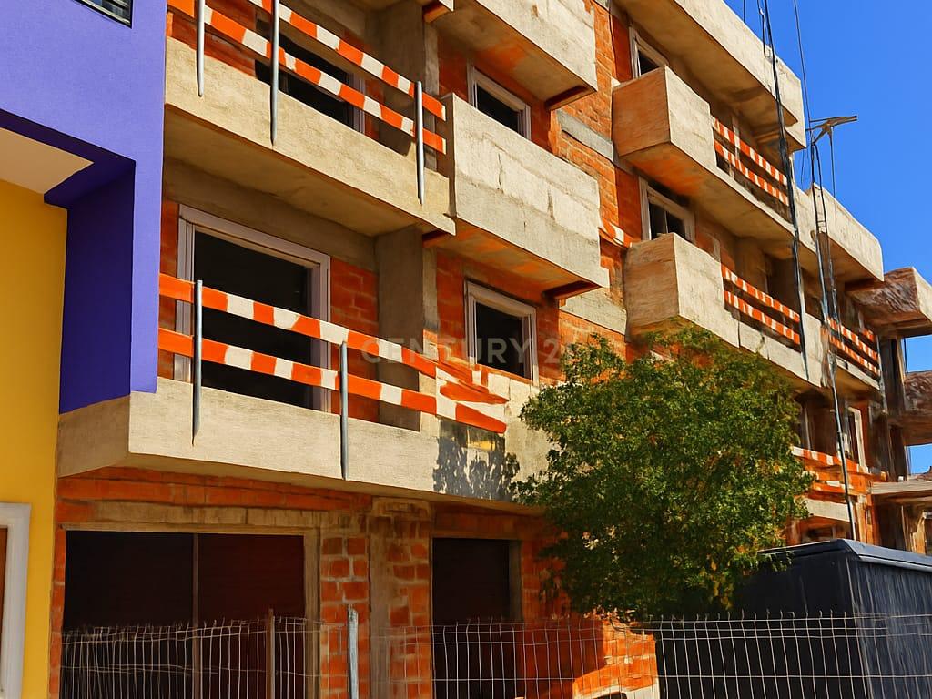Apartamento T2 com varandas + 2 lugares de estacionamento - Conclusão: Abril 2026 - Image 1