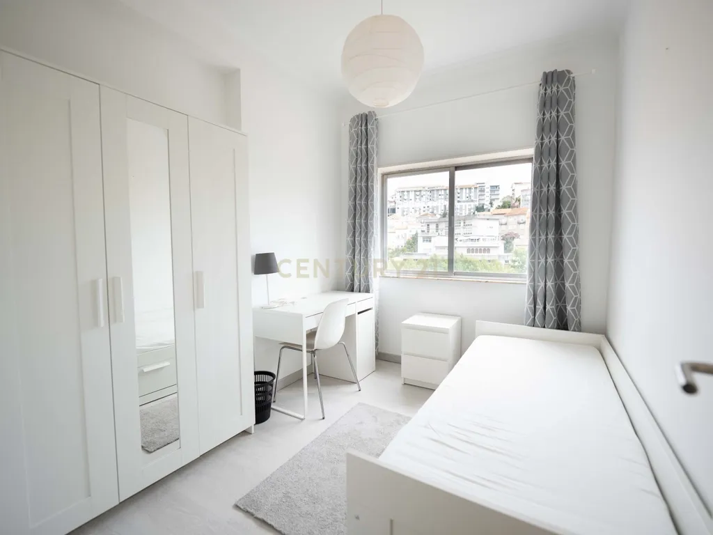 Venda | Apartamento T2 + Sala convertida em dois quartos | Mobilado e equipado na Rua Padre António Vieira em Coimbra - Image 4