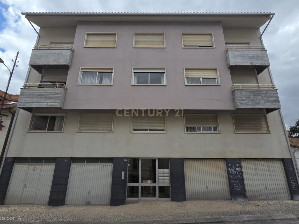 Arrendamento | T2 + Sótão | Montes Claros – Coimbra - Image 1