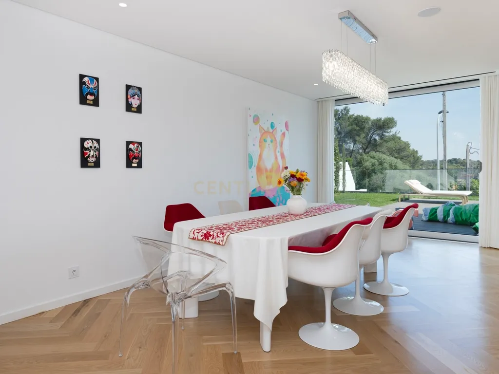 Moradia T5+1 Luxuosa no Estoril - Image 8
