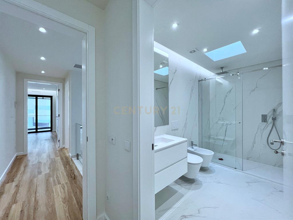 Moradia T4 com Piscina na Parede (Cascais, Lisboa) - Image 23