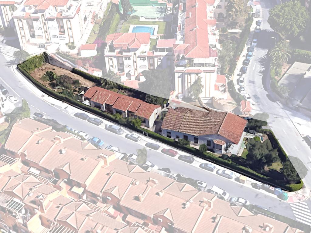 À Venda! Terreno Urbanizável com Edificações em El Limonar, Málaga - Image 3