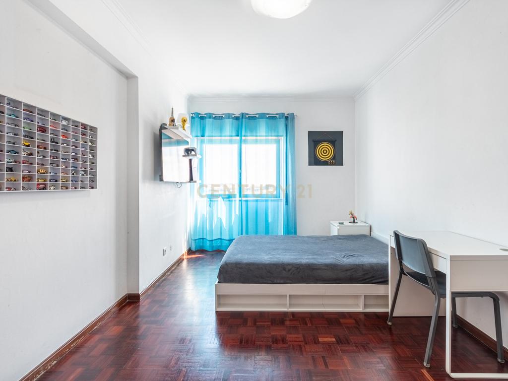 Apartamento T2 Vale de Flores - Image 11
