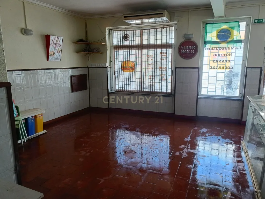 Espaço Comercial na Rua Passos Manuel, Alhandra - Image 20