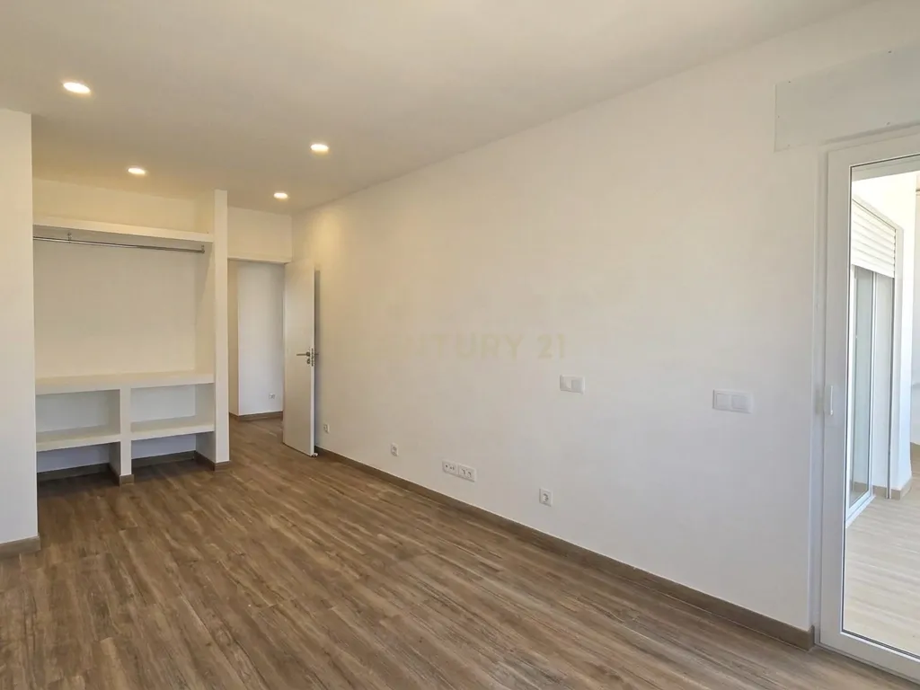 Apartamento Moderno em Portimão com Vista para o Rio - Image 13