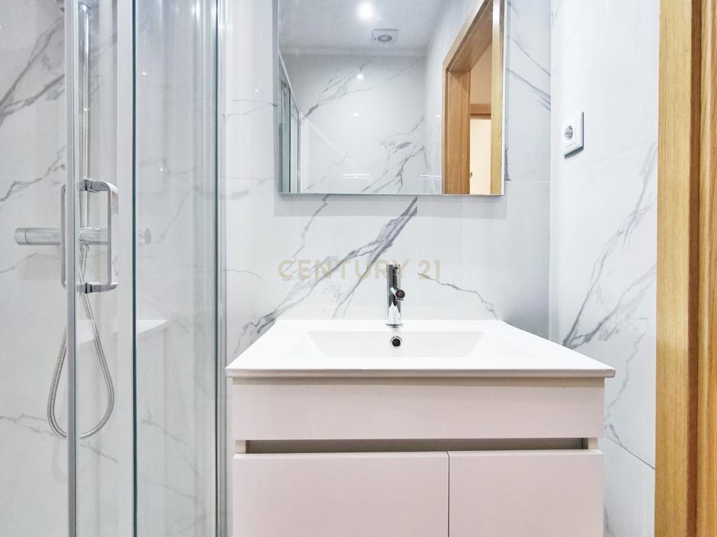 Apartamento T3 arrendado -com 6,5% rendimento - S. Mamede Infesta - Image 9