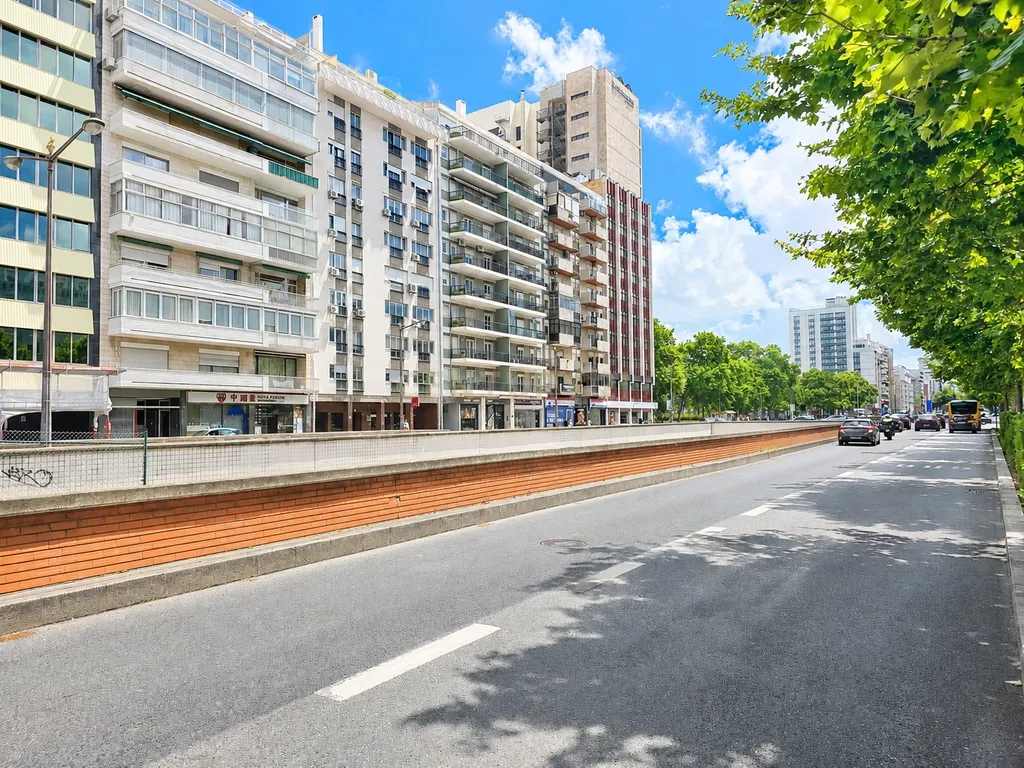Avenida da República | Distinto Escritório Premium no Emblemático Edifício Luxor - Image 18