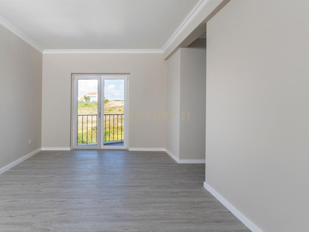 Apartamento Remodelado com Vista Mar na Ericeira, lugar de parqueamento - Image 15