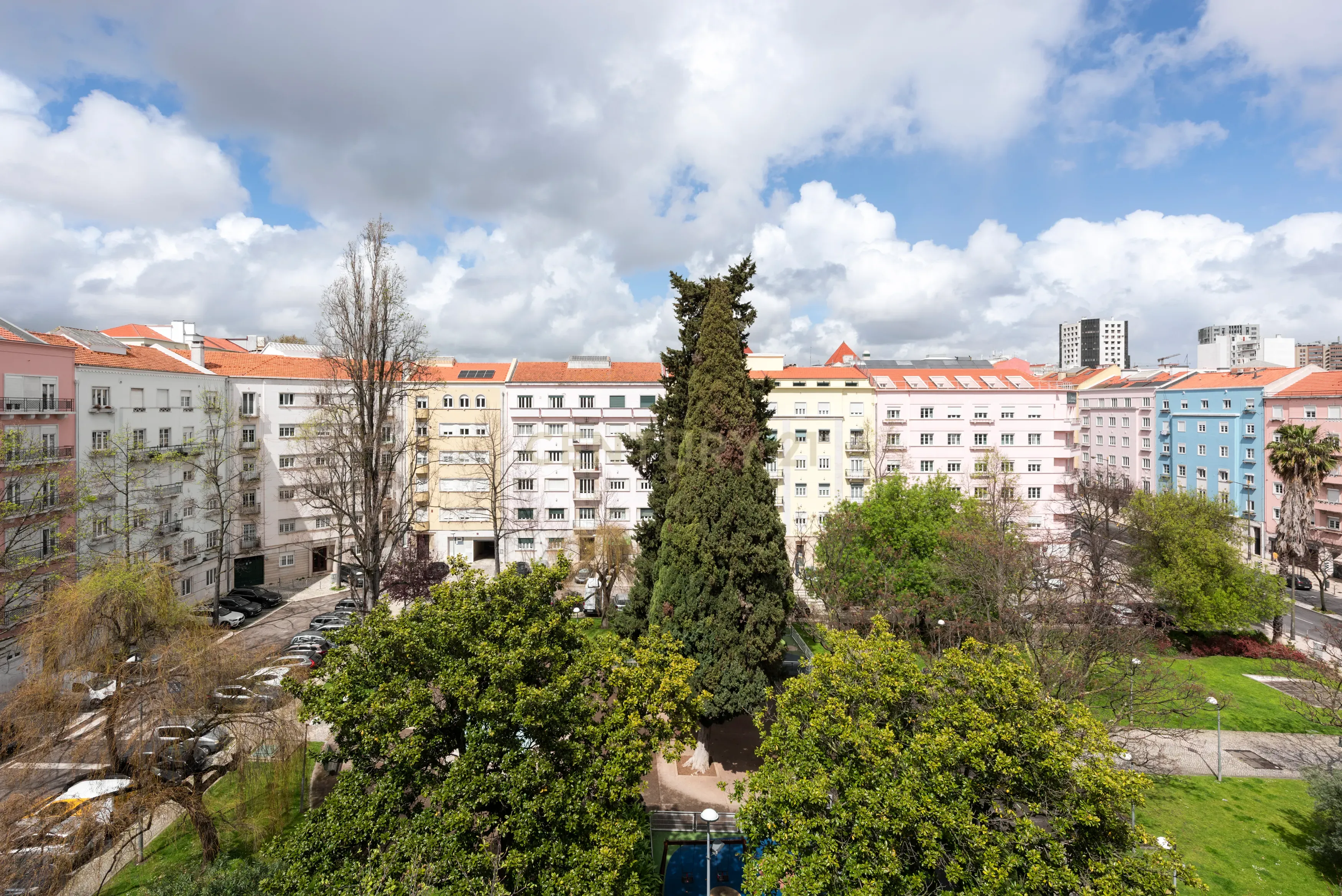 Apartamento T4 no Areeiro – 175m² | Com Varanda e Cozinha Equipada - Image 33