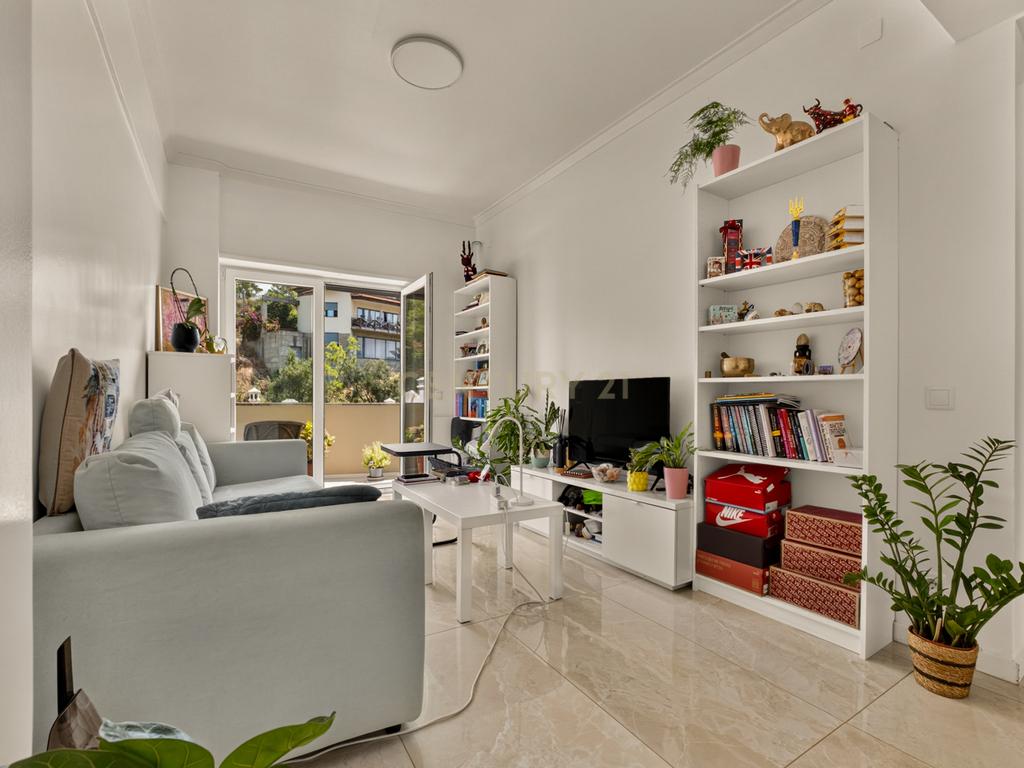 Apartamento T2 totalmente renovado em Cascais | Excelente oportunidade de investimento - Image 4