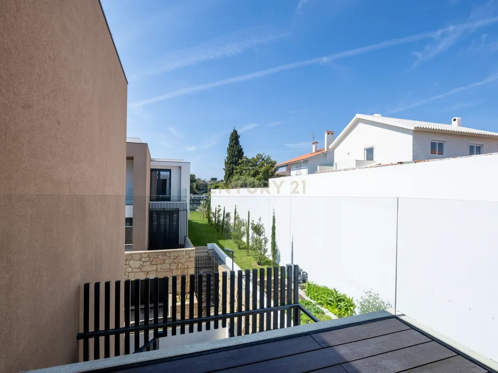 Moradia T5+1 Luxuosa no Estoril - Image 31