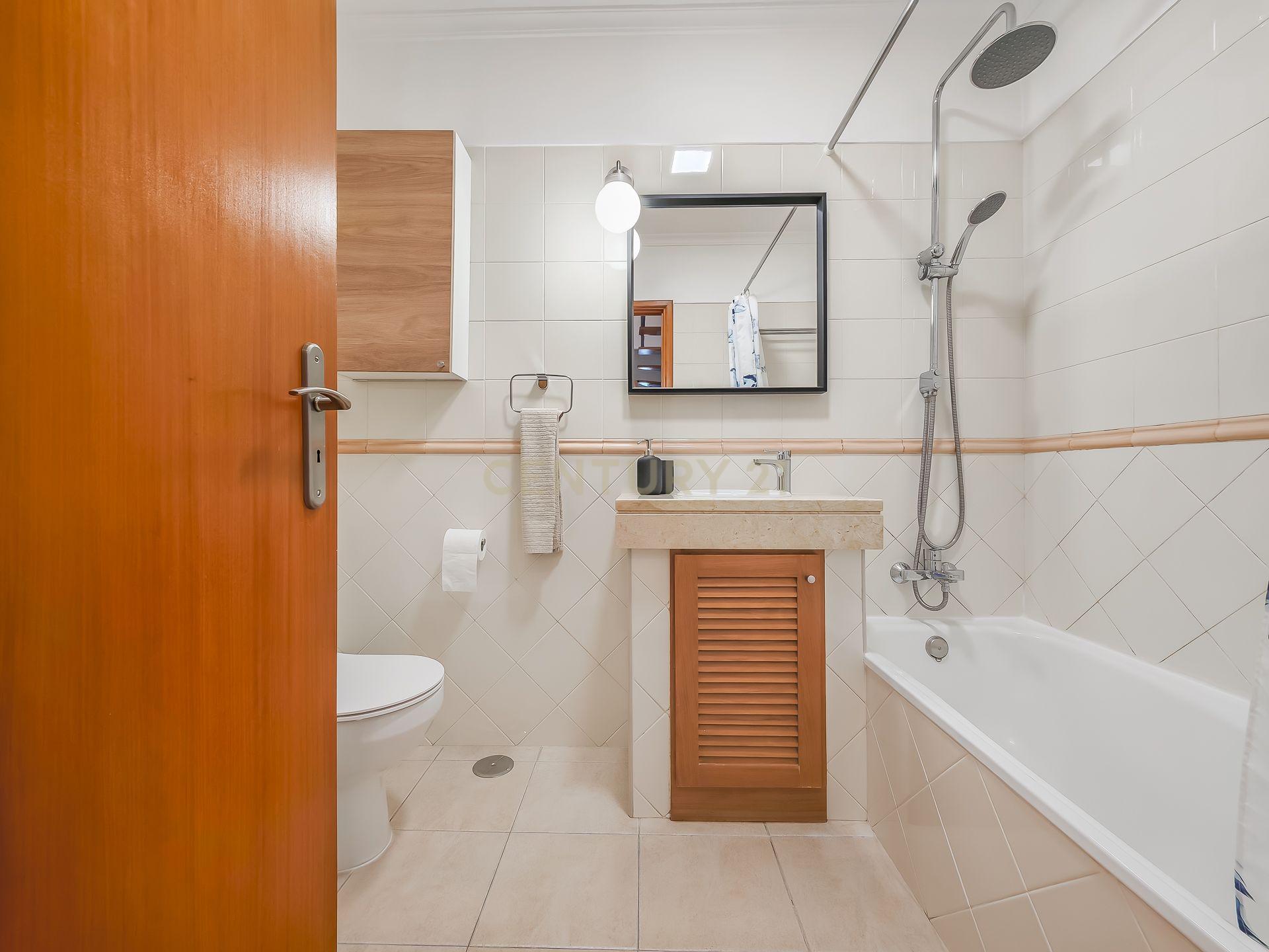 Fotografia 12 de Apartamento T2 Dúplex com Vista Panorâmica e Garagem com Carregamento Elétrico | a 15 minutos de Mafra e Ericeira - Para arrendamento!