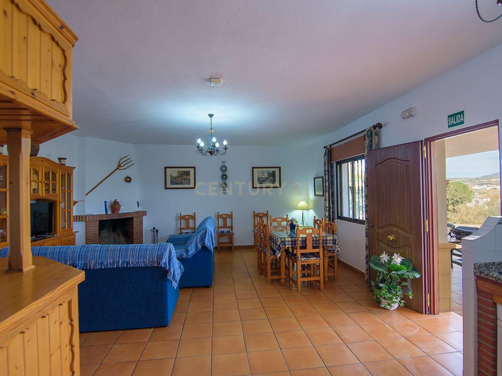 Uma propriedade rural rodeada pela natureza com uma casa de dois andares, piscina privada vedada e terraço para banhos de sol, licença turística, um olival produtivo, instalações para animais adaptáveis ​​e acesso pavimentado a apenas 10 minutos de Ronda. - Image 33