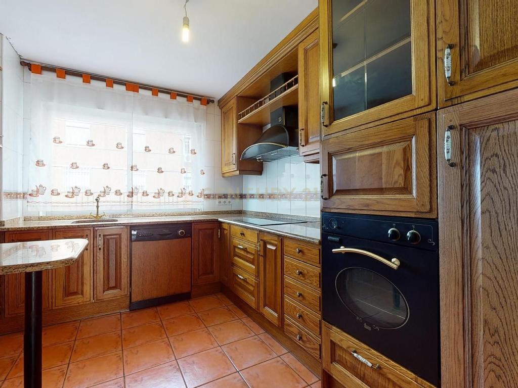 Apartamento Espaçoso em Madrid com Vista para a Cidade - Image 1
